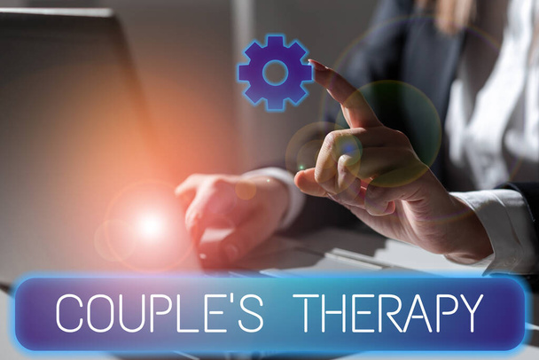 Tekst odręcznego pisma Terapia dla par, Przegląd biznesowy leczenia zaburzeń relacji dla osób i par - Zdjęcie, obraz