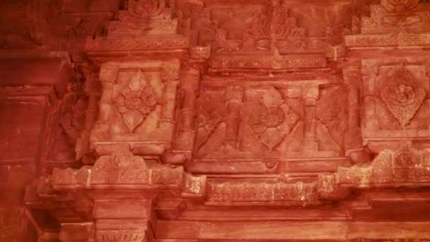 древняя индуистский храм верхней архитектуры под другим углом в день - Кадры, видео