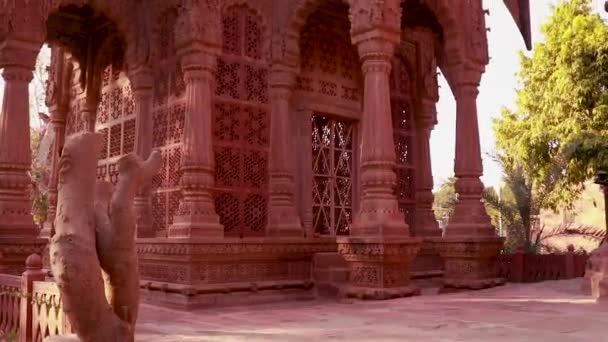 starověký hinduistický chrám vrchol architektury z různých úhlů v den - Záběry, video