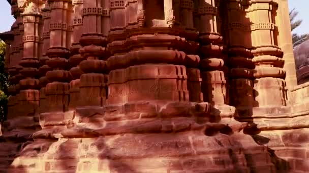 muinainen hindu temppeli top arkkitehtuuri eri kulmasta päivällä - Materiaali, video