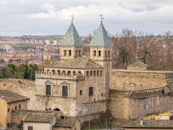 トレド中世の旧市街の空中風景(ユネスコ世界遺産) - 写真・画像