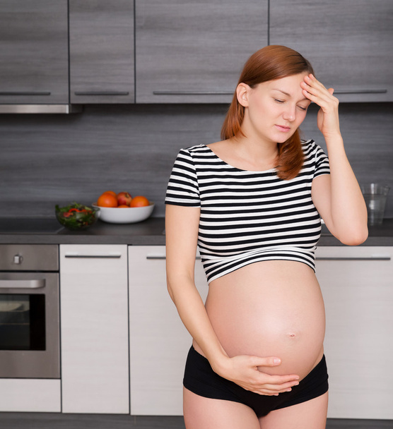 Stress at the pregnant woman with a headache - Foto, Imagen