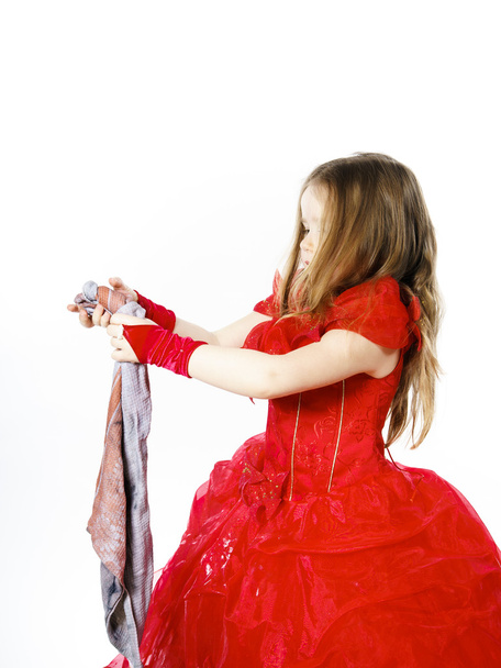 Mladá Popelka, oblečený v červené barvě s špinavý hadřík - Fotografie, Obrázek