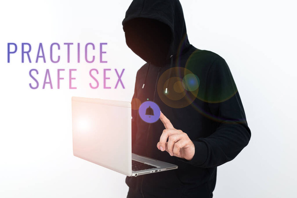 Teksti merkki osoittaa Practice Safe Sex, Käsite tarkoittaa yhdyntää, jossa toimenpiteet toteutetaan seksuaalisen kosketussairauden välttämiseksi - Valokuva, kuva