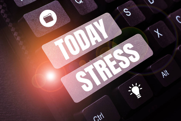 概念表示ストレス、インターネット身体的または精神的な緊張を引き起こす物理的な化学的または感情的な要因を概念化 - 写真・画像