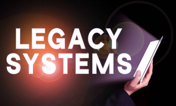Εγγραφή εμφάνισης κειμένου Legacy Systems, Word for old method technology computer system ή πρόγραμμα εφαρμογής - Φωτογραφία, εικόνα