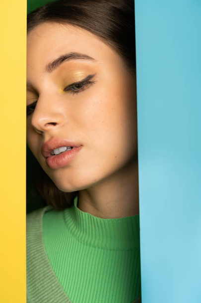 Teenager with visage posing between colorful background  - Foto, Bild