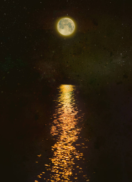 Měsíc a vodní scéna. Pátá dimenze. Cesta na astrál, koncept přechodu časů - Fotografie, Obrázek