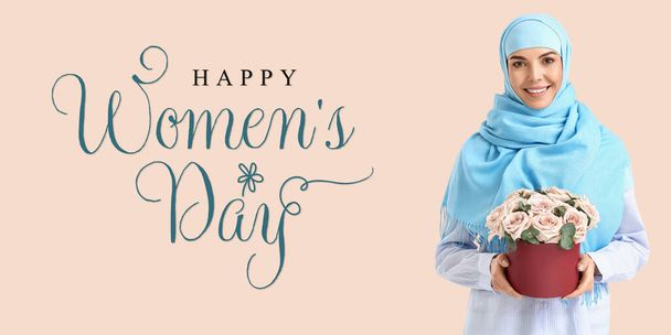 Schöne muslimische Frau mit Blumen auf weißem Hintergrund. Feier zum Internationalen Frauentag - Foto, Bild