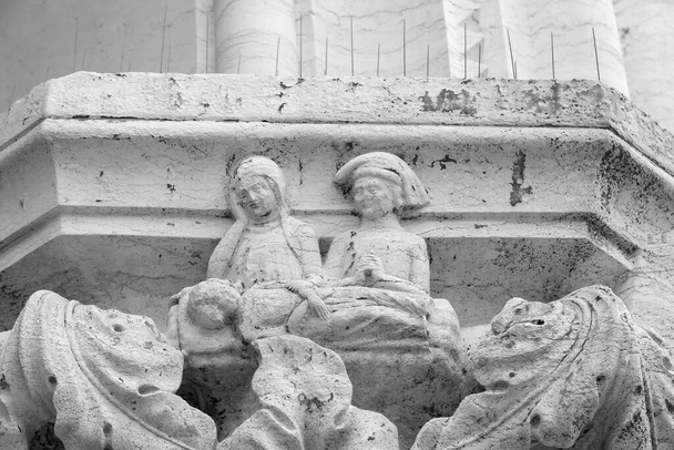 statues of the Palazzo Ducale Venice in Northern Italy with the death of the son and grieving parents - Photo, Image