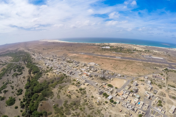 Vista aérea - Rabil ciudad cerca del desierto de Viana, Boavista - Cabo Ve
 - Foto, imagen