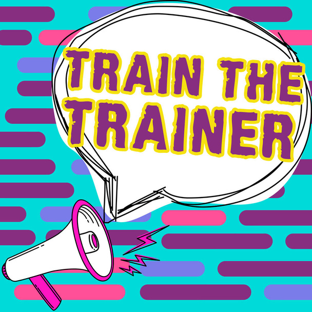 Señal de texto que muestra Train The Trainer, Concepto que significa identificado para enseñar mentor o entrenar a otros que asisten a clase - Foto, Imagen