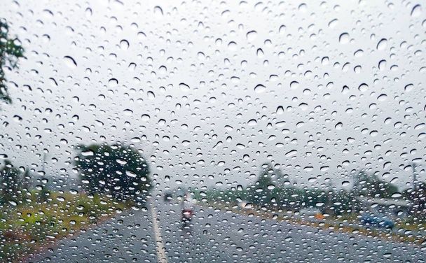 glass rain drops texture pattern weather road traffic rainy season heavy rain storm - Foto, imagen