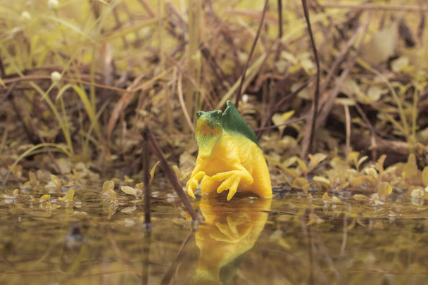 dinosaurus speelgoed illustreren rondhangen rond het meer - Foto, afbeelding