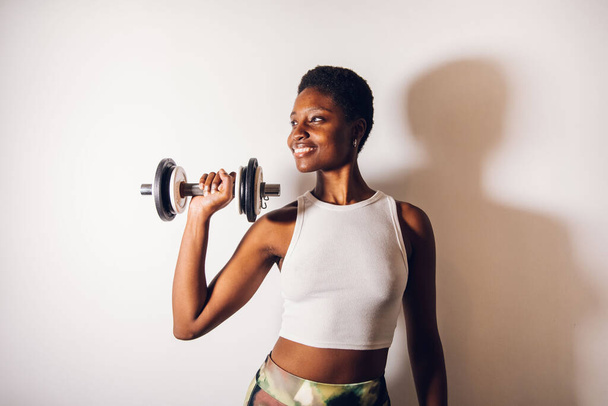 black woman with a dumbbell - Foto, Bild