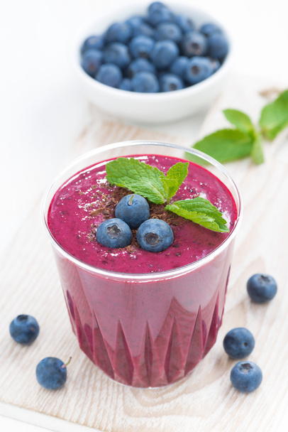 blueberry milkshake with fresh mint and chocolate, vertical - Zdjęcie, obraz