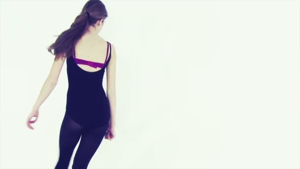 Young ballerina dancing - Felvétel, videó