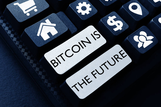 Signo de texto que muestra Bitcoin es el futuro, el concepto de mercado digital de negocios donde los comerciantes pueden comprar y vender bitcoins - Foto, imagen
