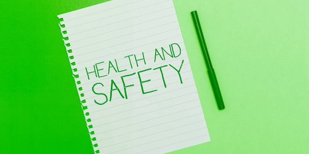 Escrevendo exibindo texto Saúde e segurança, vitrine de negócios Tomando as medidas adequadas para proteger-se de danos - Foto, Imagem