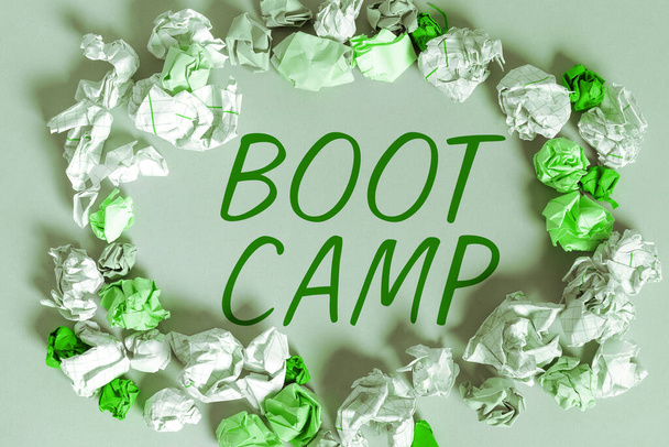 Käsitteellinen kuvateksti Boot Camp, Internet Concept Military training camp for new recruits Kova kuri Fitness - Valokuva, kuva
