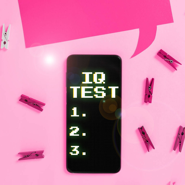 Käsiala teksti Iq Test, Internet Concept yrittää mitata kognitiivisia kykyjä Arvioi ihmisen älykkyyttä - Valokuva, kuva