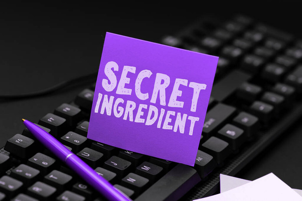 Handschrift Secret Ingredient, Wort auf spezielle Technik oder Materialien geschrieben, die von einem Unternehmen bei der Herstellung seiner Produkte verwendet werden - Foto, Bild