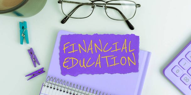 Teksti osoittaa inspiraatiota Financial Education, Business showcase Ymmärtäminen valuutta-alueilla, kuten Finance and Investing - Valokuva, kuva