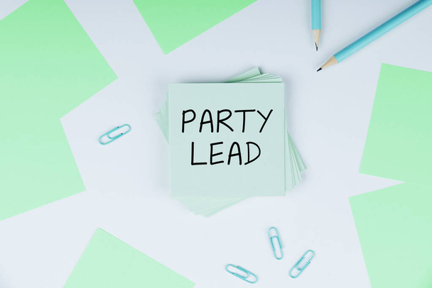 Концептуальне відображення Party Lead, Business concept виступає як офіційний представник своєї політичної партії
 - Фото, зображення