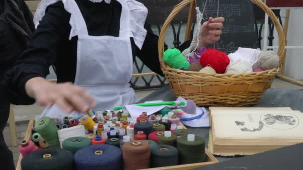 Women's hands knit a woolen fabric from a ball of pink threads. Handmade clothes, needlework. - Filmagem, Vídeo