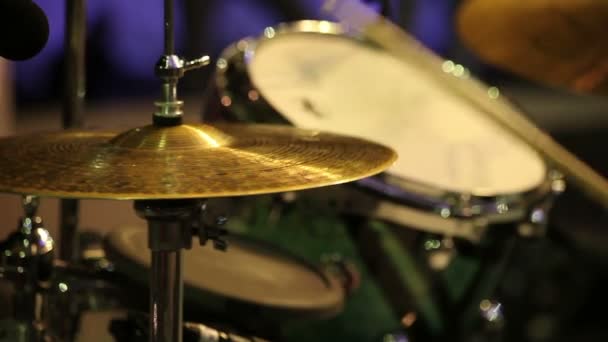 Handen bespelen van drums - Video