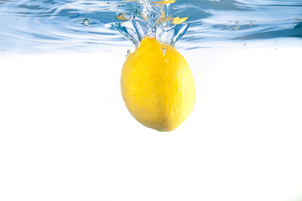 Lemon under water - Foto, imagen