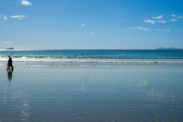 Background image summer beach blue sea and view to horizon at Mount Maunganui. - Fotografie, Obrázek
