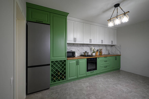 New green modern well designed kitchen interior after renovation - Foto, Bild