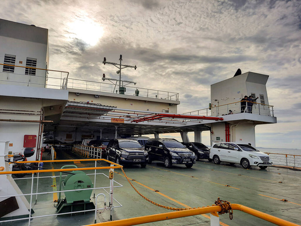 Cars are Parking in the Ship to go to their destination - Foto, immagini