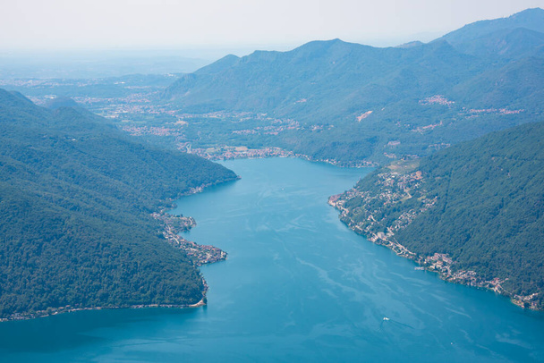 Beautiful big mountain lake with a bridge in Switzerland - Foto, immagini