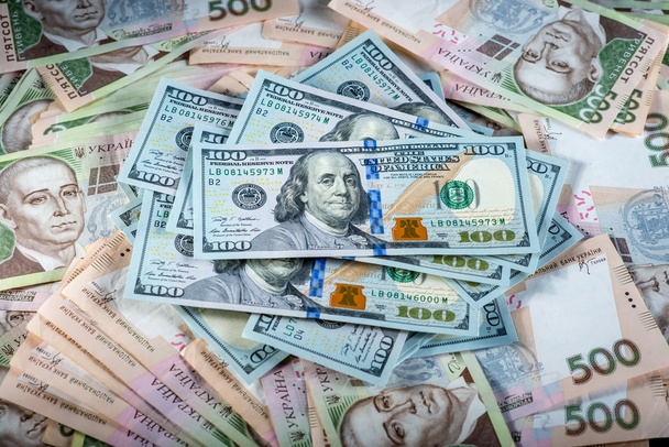 dinheiro ucraniano e americano
 - Foto, Imagem