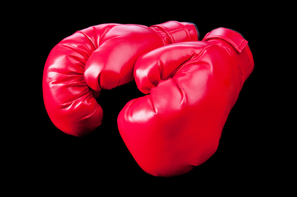 Червоні боксерські рукавички ізольовані на чорному
 - Фото, зображення