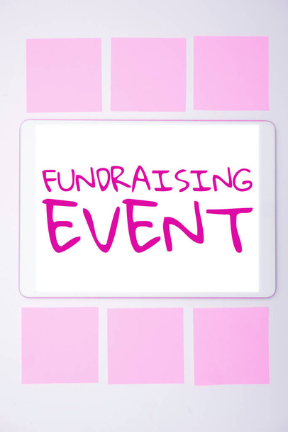 Firma la visualizzazione di Fundraising Event, Concetto significa campagna il cui scopo è quello di raccogliere fondi per una causa - Foto, immagini
