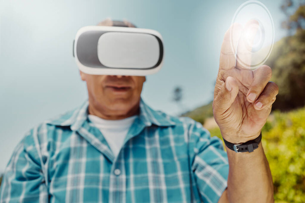 Senior mixed race farmer using virtual reality headset to choose and select option with cgi. Hispanic elderly man planning with technology in metaverse. Old man standing and using vr for a simulation. - Foto, immagini