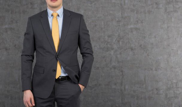 Businessman in yellow tie - Valokuva, kuva