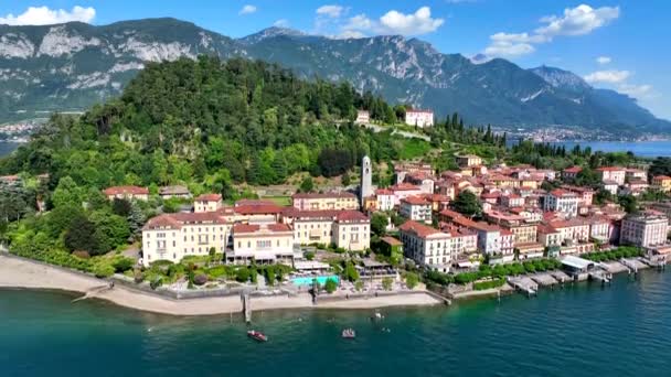 コモ湖、イタリア、ヨーロッパのBellagio村の空中ビュー. - 映像、動画