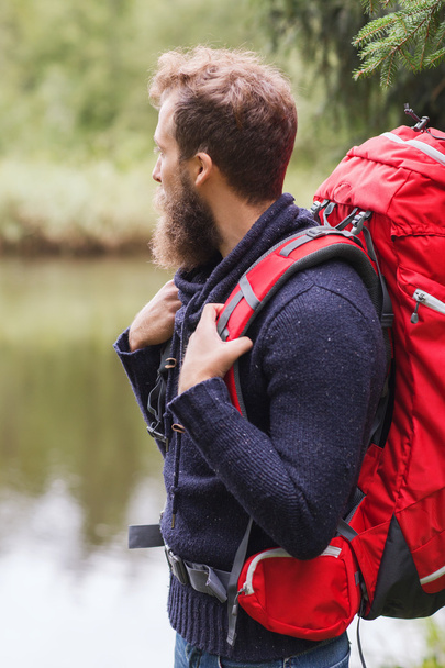 smiling man with beard and backpack hiking - Foto, Imagem