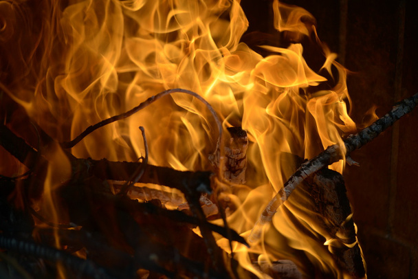 Madeira em chamas
 - Foto, Imagem