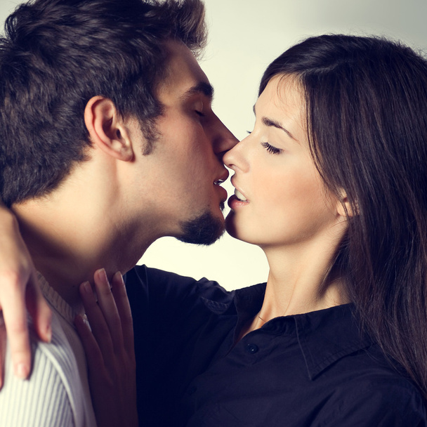 Young couple embracing and kissing - Valokuva, kuva