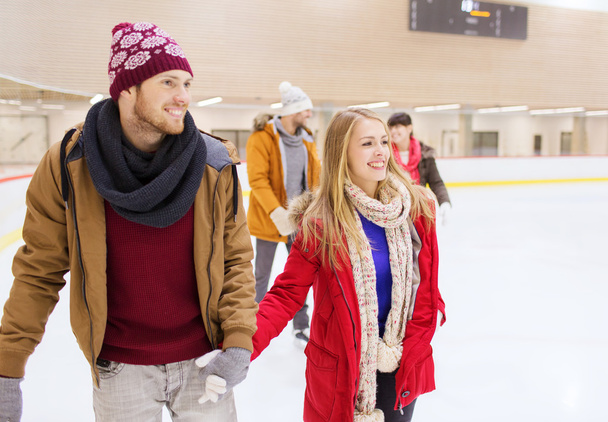 happy friends on skating rink - Foto, afbeelding
