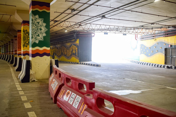 PM Narendra Modi dedicare Pragati tunnel e cinque sottopassaggio di Pragati Maidan Integrated Transit Corridor Progetto alla nazione, Pragati Tunnel si apre per il movimento del traffico, Graffiti in Pragati Tunnel - Foto, immagini