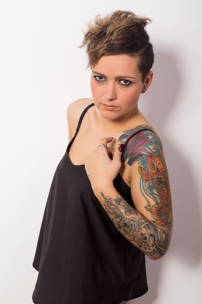 Belle femme tatouée
 - Photo, image