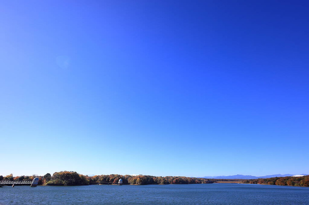 Tama lake and intake tower with Mt. Fuji in autumn in Tokyo, Japan - Foto, afbeelding