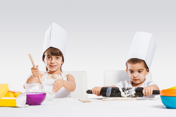 niños jugando en la cocina - Foto, imagen