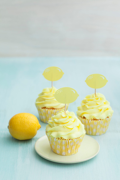 Three lemon cupcakes - Foto, afbeelding